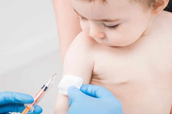 Tiêm vaccin là biện pháp quan trọng để phòng tránh cúm ở trẻ nhỏ