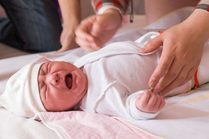 Nhiều nguyên nhân khiến trẻ khóc vào ban đêm