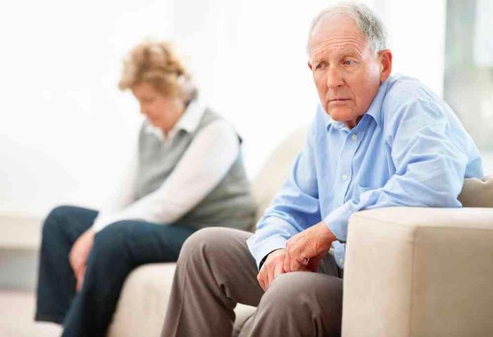 Làm thế nào để chẩn đoán tình trạng tiểu không tự chủ ở người già?