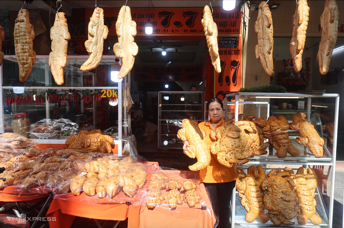 Bánh mì hình động vật khổng lồ tại Sài Gòn