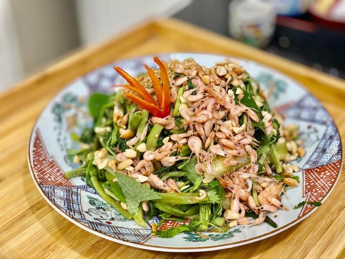 Nộm rau muống - rau rút - món ăn không thể thiếu trong mùa hè của người dân Hà Nội - Ảnh: VĨNH QUYÊN