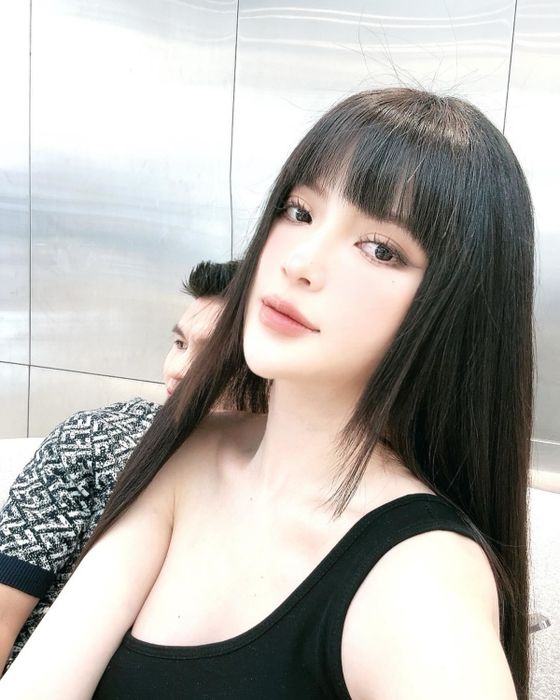 Chu Thanh Huyền - Mẹ bầu thay đổi kiểu tóc với mái bằng
