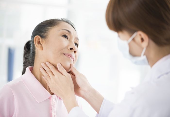 Bệnh nhân cần đi kiểm tra định kỳ để theo dõi các triệu chứng bệnh
