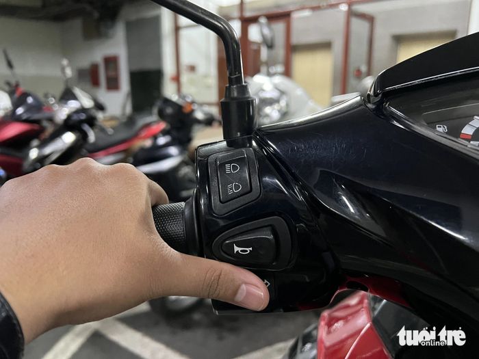 Rất nhiều người đã phát triển thói quen để sẵn sàng bóp còi khi ra đường - Ảnh: TRIỆU VÂN