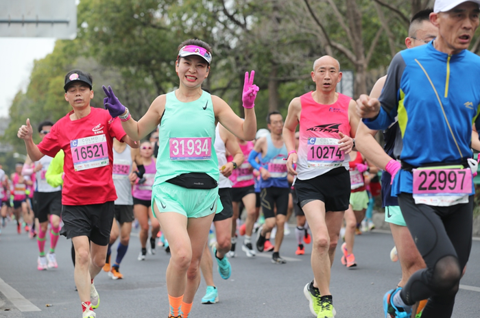 Tuy nhiên, dù mang lại nhiều lợi ích, sự phát triển nhanh chóng của marathon tại Trung Quốc cũng đi kèm với nhiều vấn đề bất cập.