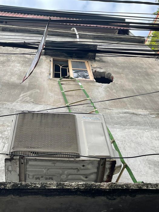 Những 'anh hùng' dũng cảm leo thang, phá tường cứu người trong vụ hỏa hoạn ở khu Trung Kính