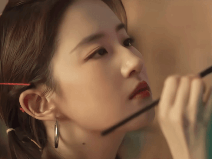 Dáng vẻ lãng mạn và kiêu sa của Lưu Diệc Phi trong bộ phim mới đã khiến khán giả không thể quên.