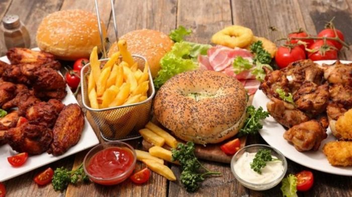 Chế độ ăn uống không hợp lý là nguyên nhân chính gây ra béo bụng dưới