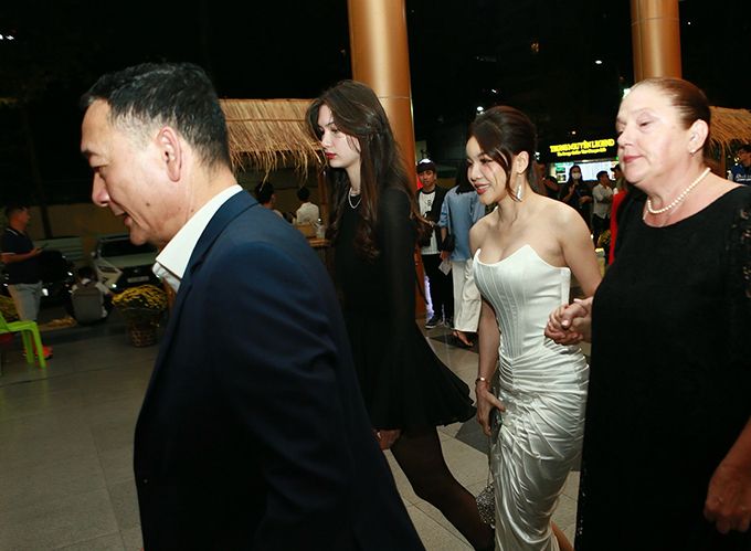 Bạn Gái Được Mẹ Văn Lâm Yêu Mến