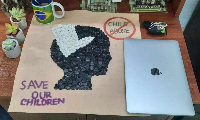 Bức tranh về việc chống lại bạo hành trẻ em