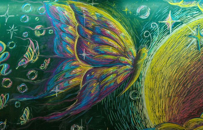 Cận cảnh của bức tranh tinh tế được vẽ trong suốt 5 tiếng đồng hồ bởi 3 bạn trẻ - Ảnh do người chia sẻ.