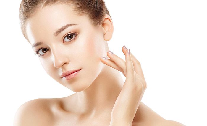 Để da khỏe mạnh và tươi sáng, hãy thực hiện các bước skincare kết hợp sử dụng serum hàng ngày.