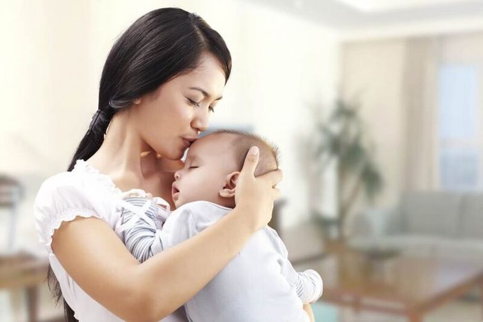 Hãy cẩn thận với việc bé đổ mồ hôi đầu do hội chứng ngưng thở khi ngủ