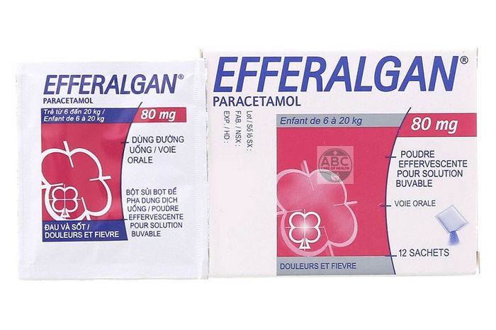 Paracetamol thường được sử dụng để giảm sốt cho trẻ nhưng cha mẹ cần lưu ý về liều lượng phù hợp với độ tuổi của trẻ.