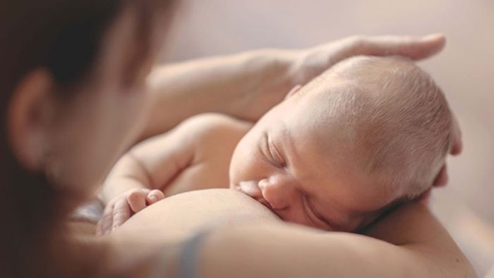 Tư Thế Bú Đúng Cách Cho Bé