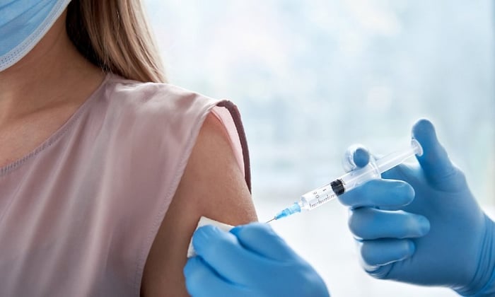 Nếu không đủ tuổi để tiêm vaccine, hoặc có các bệnh cấp tính hoặc dị ứng với bất kỳ thành phần nào của thuốc, không nên tiêm chủng để tránh nguy cơ ảnh hưởng đến sức khỏe.