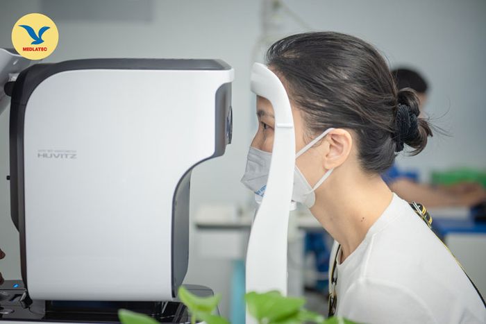 Thăm khám đều đặn sẽ giúp bạn bảo vệ sức khỏe của đôi mắt