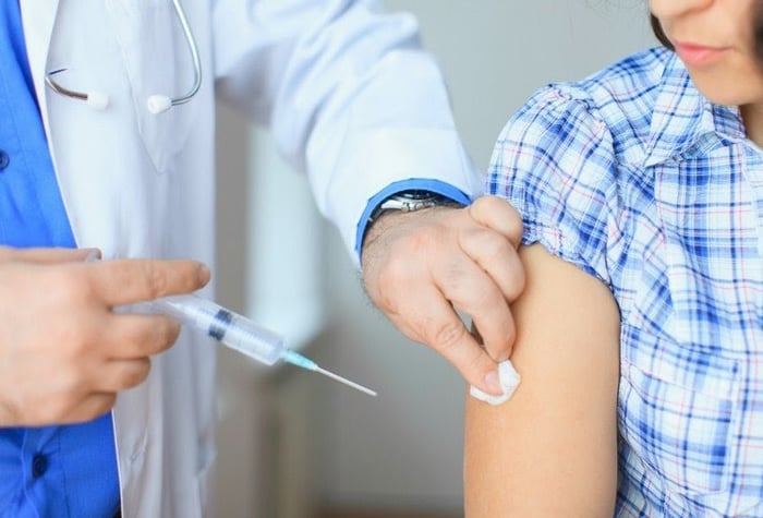 Người phụ nữ ở độ tuổi từ 9 - 26 cần tiêm phòng HPV để tránh nhiễm virus HPV.