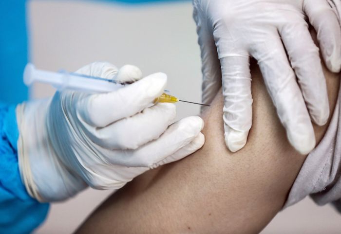 Lưu ý sau khi tiêm vaccine Astra: cần quan sát chặt chẽ các phản ứng phụ