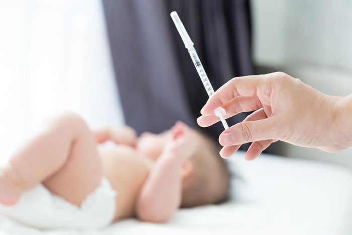 Trẻ sơ sinh cần được tiêm mũi vaccin viêm gan B đầu tiên trong vòng 24 giờ sau khi sinh