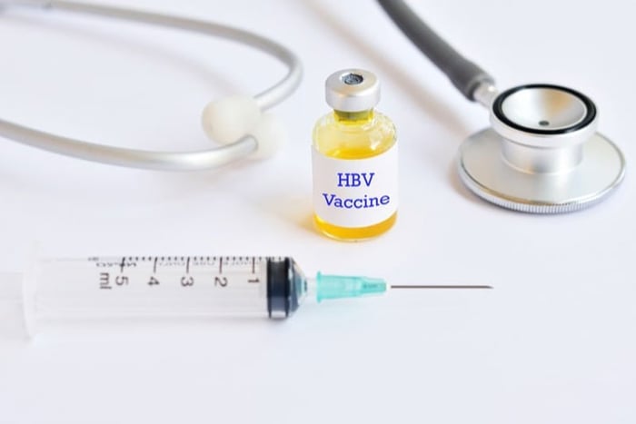 Trước khi tiêm vaccine viêm gan B, hãy tham khảo ý kiến của bác sĩ chuyên khoa để chọn liều phù hợp