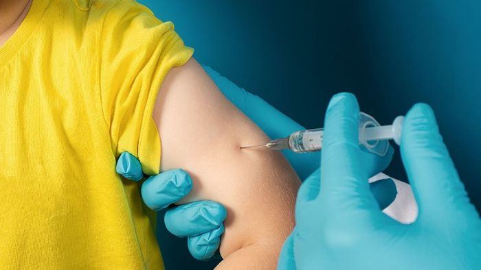 Trẻ dưới 2 tuổi sẽ được tiêm vaccine phòng viêm gan B