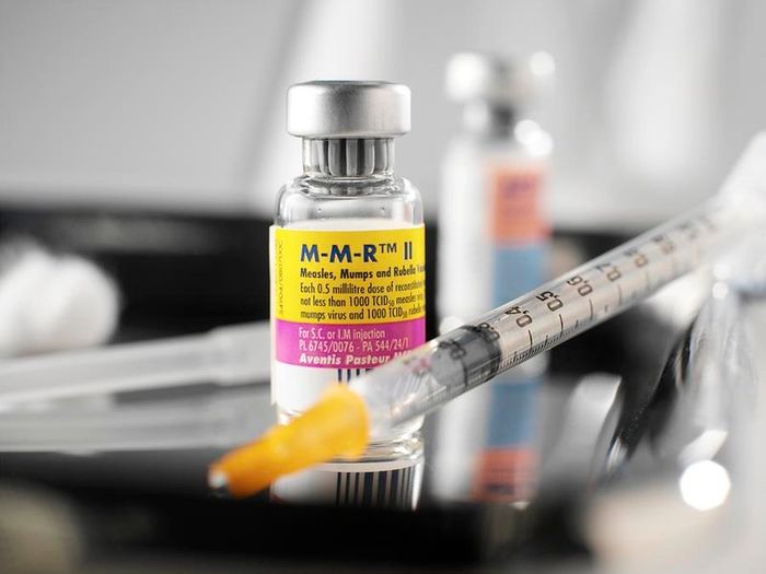 Tiêm vắc xin MMR để phòng tránh bệnh Sởi Quai bị Rubella