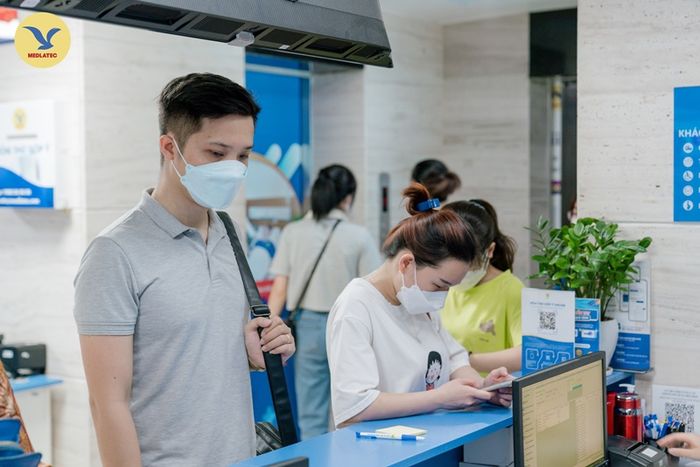 Nếu có dấu hiệu lạ thường, nam giới cần đi khám sớm.