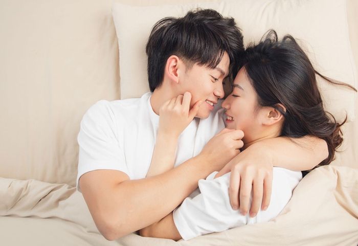 Trò chuyện với đối phương trước khi dùng khẩu dâm