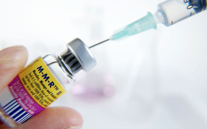 Việc tiêm phòng vắc xin sởi - quai bị - rubella là rất quan trọng đối với trẻ em và phụ nữ trước khi mang thai
