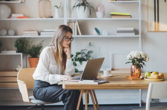 Chỉnh tư thế ngồi đúng khi làm việc với máy tính