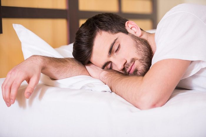 Mộng tinh có thể dẫn đến việc tinh dịch tự tiết ra