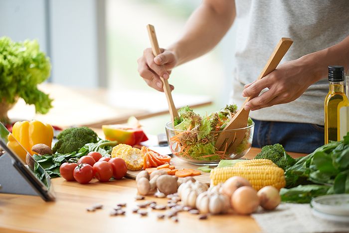 Xây dựng thực đơn dinh dưỡng lành mạnh để ngăn ngừa tiểu tiện sau quan hệ ở nam giới