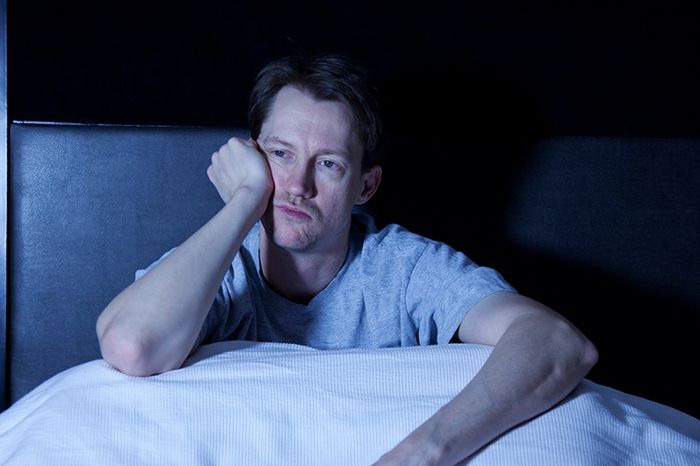 Bệnh ghẻ tinh hoàn gây ngứa thường xuyên vào ban đêm.