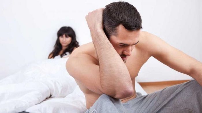 Lo Lắng Dương Vật Cong Có Ảnh Hưởng Gì Không Khiến Đời Sống Chăn Gối Của Phái Mạnh Bị Rạn Nứt