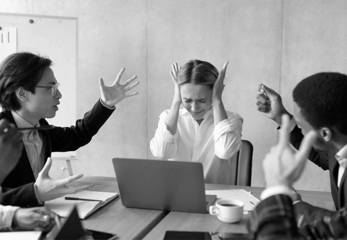 Làm Gì Khi Đồng Nghiệp Chia Bè Kết Phái Trong Công Ty?