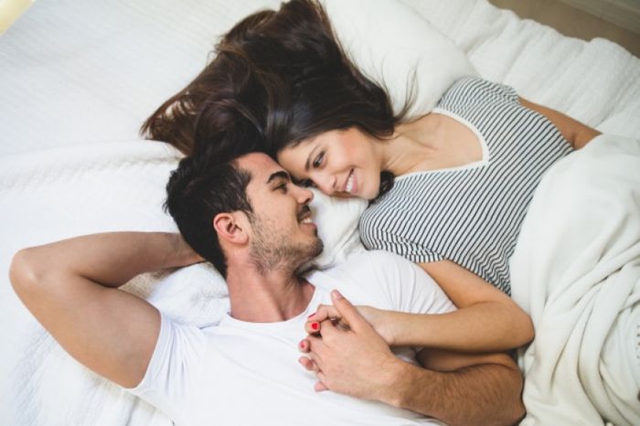 Khi chồng gặp các vấn đề về sức khỏe sinh lý, hãy mở lòng với vợ của mình