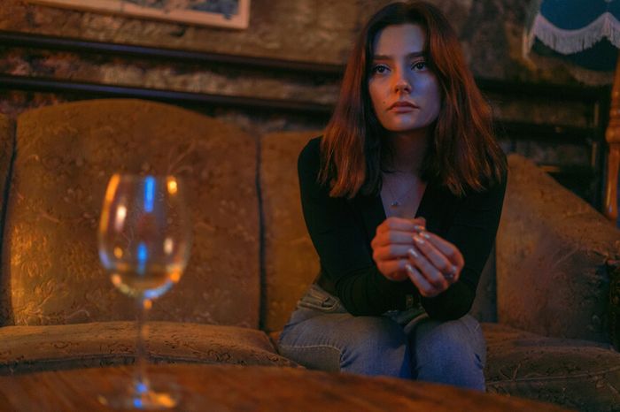 sombre-girl-sitting-on-couch-alone-red-flags-in-a-relationship