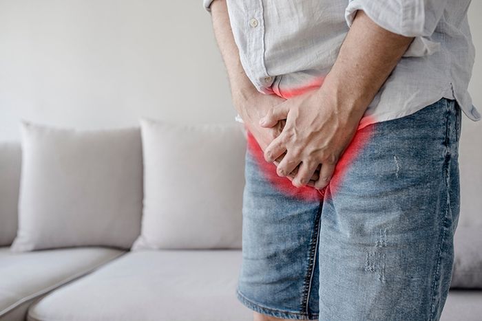 Sưng tấy và đau rát kéo dài sau khi cắt bao quy đầu có thể là dấu hiệu của nhiễm trùng vết mổ.