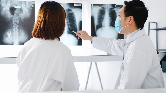 Hình Ảnh Chụp X - Quang Phổi Có Trắng Nhiều Vùng Phản Ánh Bệnh Lý Nhất Định