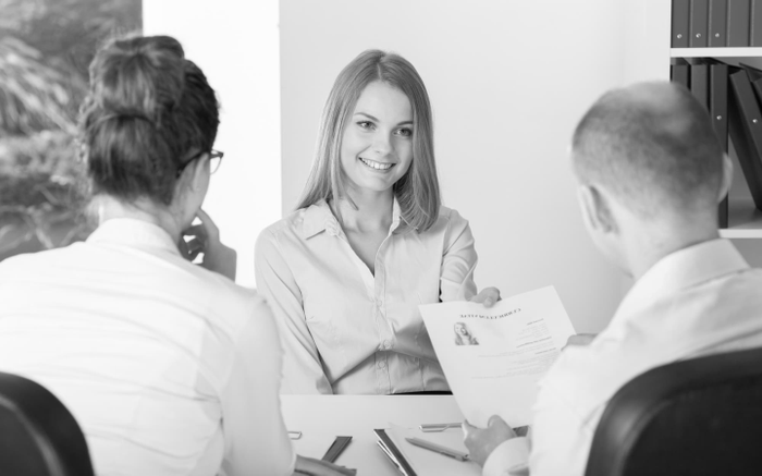 Sinh Viên Mới Ra Trường Tìm Việc Làm: Thực Tế