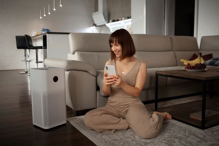 Máy lọc không khí giúp phổi hít thở trong môi trường trong lành hơn.