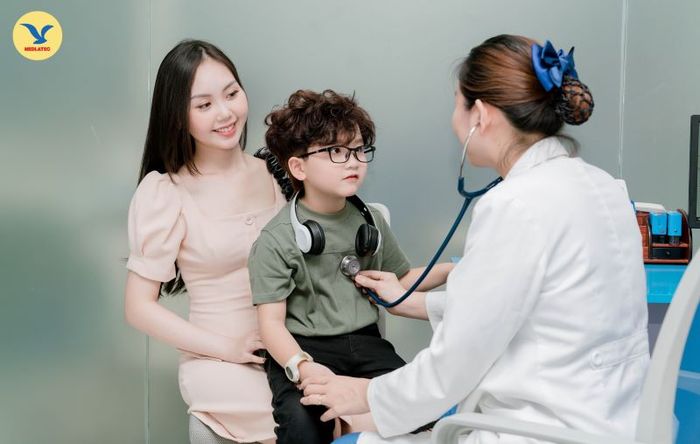 Phát hiện và điều trị hen suyễn ở trẻ sớm sẽ giúp kiểm soát bệnh tốt hơn.