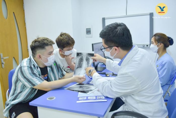 Kiểm tra sức khỏe định kỳ để phát hiện sớm các vấn đề về hệ thống hô hấp.