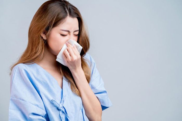 Tắc nghẽn mũi là một trong những biểu hiện của viêm xoang