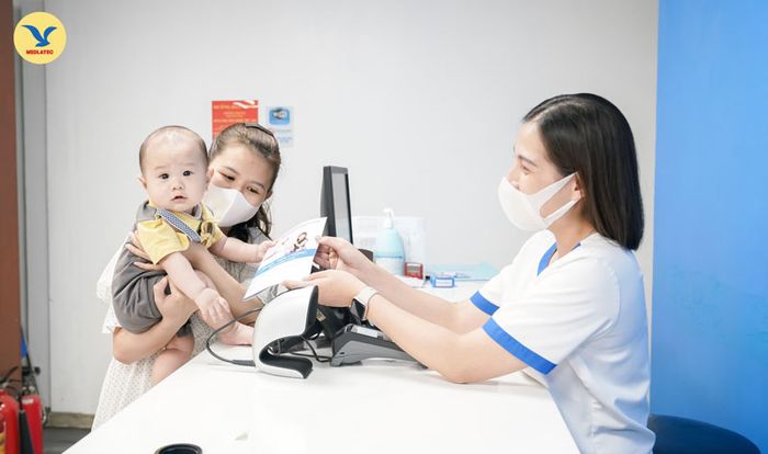 Trẻ em cần được đưa đến bệnh viện khi xuất hiện các dấu hiệu nguy hiểm