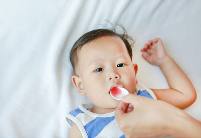 Không nên tự ý cho trẻ uống thuốc khiến bệnh càng khó điều trị