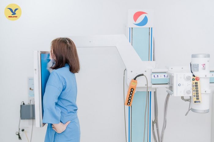 Khi có nghi ngờ về bệnh lý phổi, người bệnh sẽ được bác sĩ chỉ định chụp X-quang.