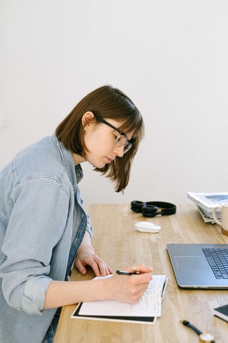cô gái có thói quen viết không lười biếng