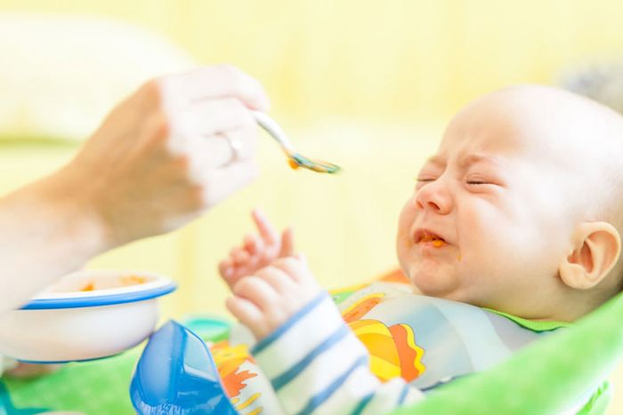 Trẻ ăn và quấy khóc đồng thời là nguyên nhân gây ra dị vật đường thở
